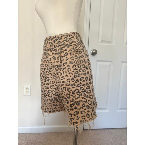 We The Free leopard longline raw hem dad shorts, size 26 - Picture 3 of 14